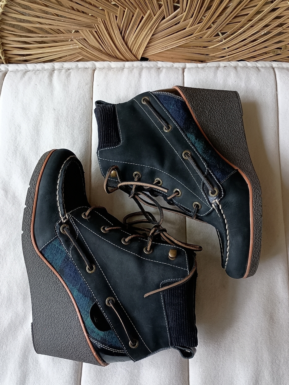 Sperry Top-Sider Bailey wedge ankle boots featuring a black leather upper_7.5